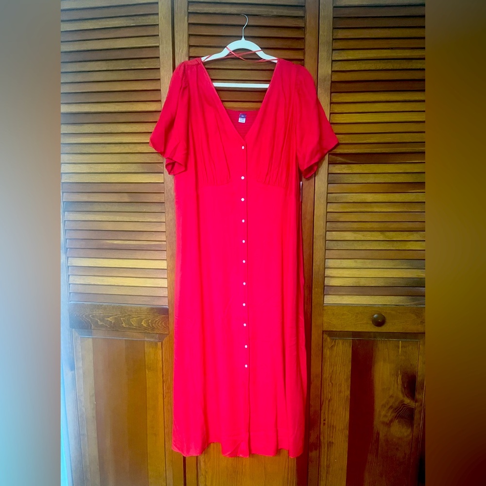 BRAND NEW Women’s defined waist midi dress